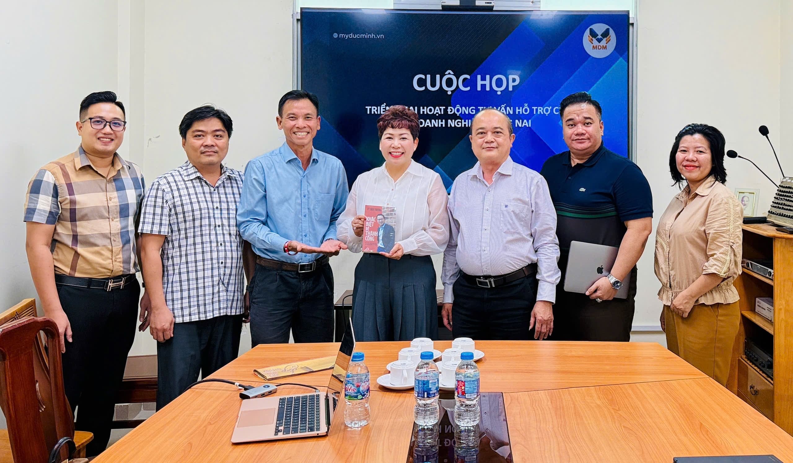My Duc Minh with leaders of Dong Nai Department of Science & Technology, representatives of the Young Entrepreneurs Association and the Dong Nai Province Innovative Startup Council at the working session on the afternoon of January 13, 2026, at the office of Dong Nai Department of Science & Technology.