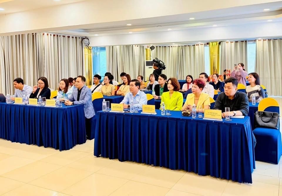 Bà Phạm Thị Đức Hạnh tham gia tư vấn hỗ trợ hội thảo của các doanh nhân trẻ tỉnh Gia Lai