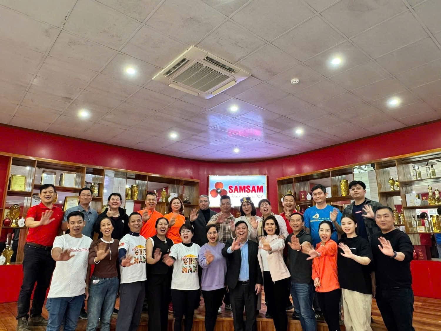 Cả đoàn tham quan nhà máy công ty SÂM SÂM- KCN Tam Kỳ, Phường Tam Kỳ, Thành phố Đà Nẵng chiều ngày 11/3/2026